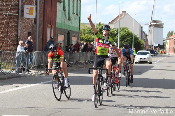 Vito Braet snelste van 5 te Wervik cyclingsite.be